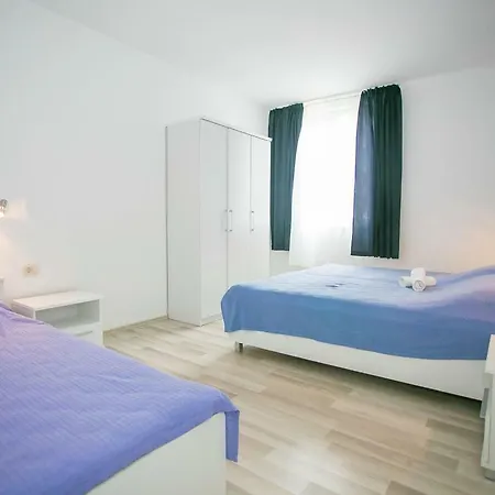 Sesar Krk - No. 3 Cvita Apartment Krk Town